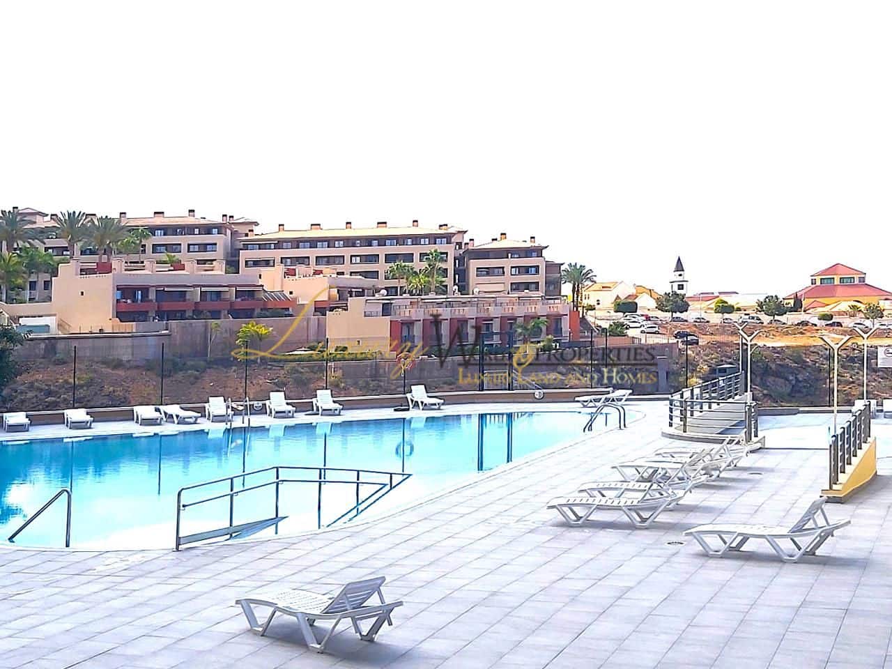 2 bedroom Flat for sale in Playa Paraiso with pool - € 299,000 (Ref: 8948131)