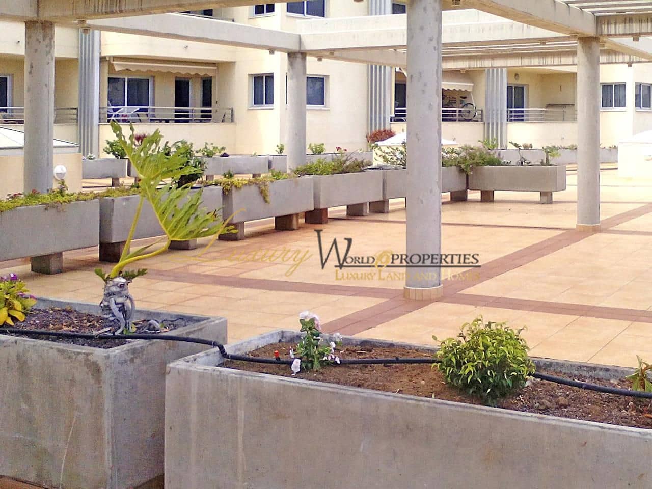 2 bedroom Flat for sale in Playa Paraiso with pool - € 299,000 (Ref: 8948131)