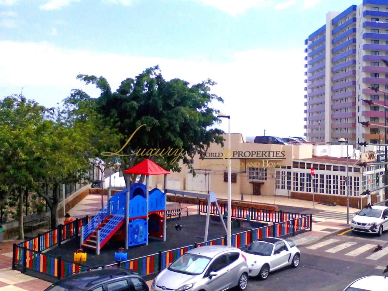 2 bedroom Flat for sale in Playa Paraiso with pool - € 299,000 (Ref: 8948131)