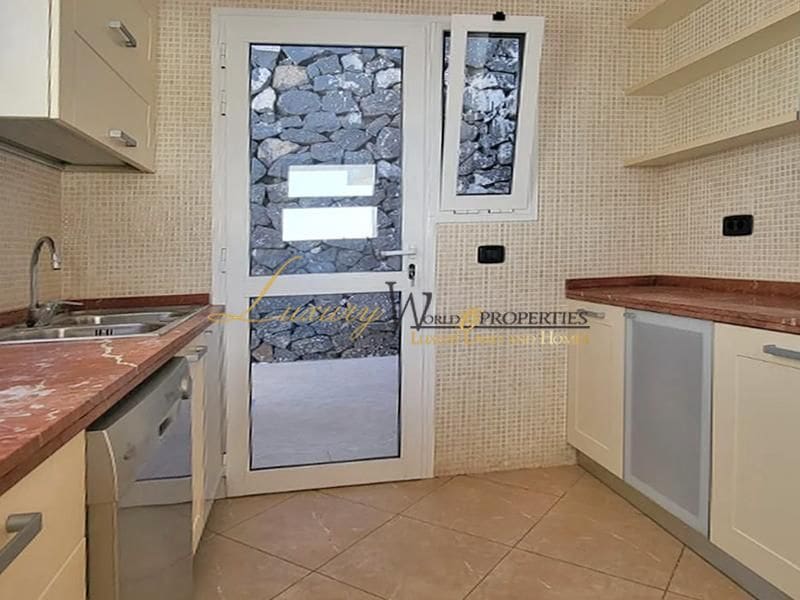 3 soveværelse Villa til salg i Costa Adeje med garage - € 875.000 (Ref: 8969529)