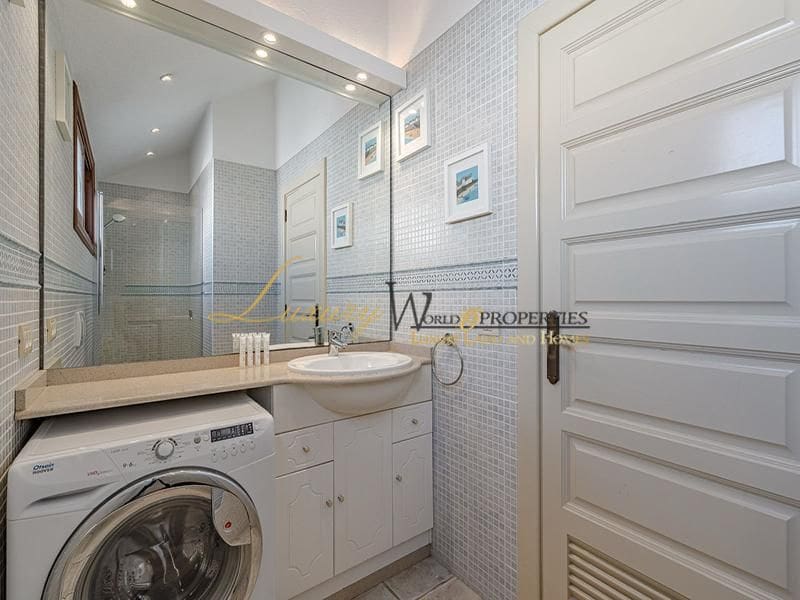 1 soveværelse Lejlighed til salg i Playa de las Americas med swimmingpool - € 560.000 (Ref: 8973347)