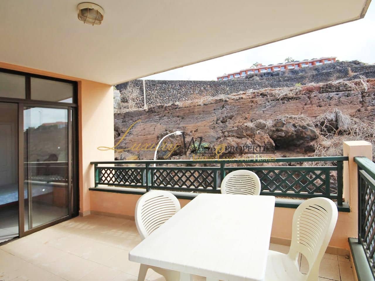 2 soveværelse Lejlighed til salg i Puerto Santiago med swimmingpool - € 245.000 (Ref: 8990195)