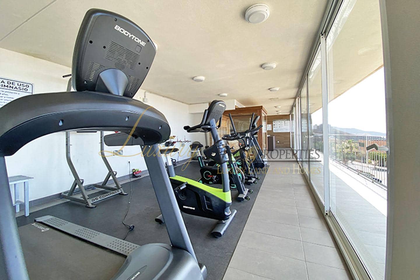 2 sovrum Lägenhet till salu i Adeje med pool garage - 350 000 € (Ref: 9000193)