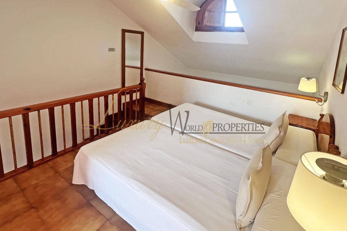 2 makuuhuone Asunto myytävänä paikassa Playa de las Americas mukana uima-altaan - 725 000 € (Ref: 9003488)