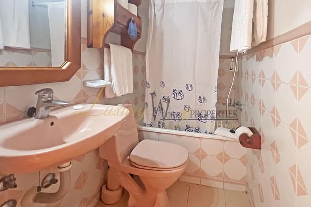 2 slaapkamer Flat te koop in Playa de las Americas, Arona met zwembad - € 725.000 (Ref: 9003488)