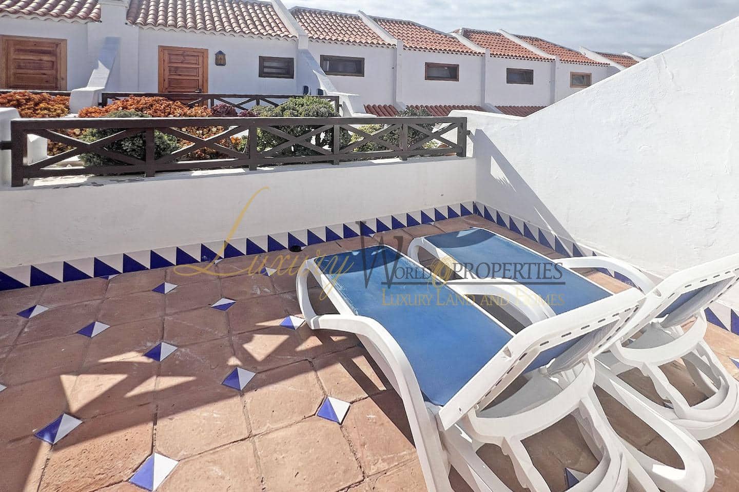 2 makuuhuone Asunto myytävänä paikassa Playa de las Americas mukana uima-altaan - 725 000 € (Ref: 9003488)