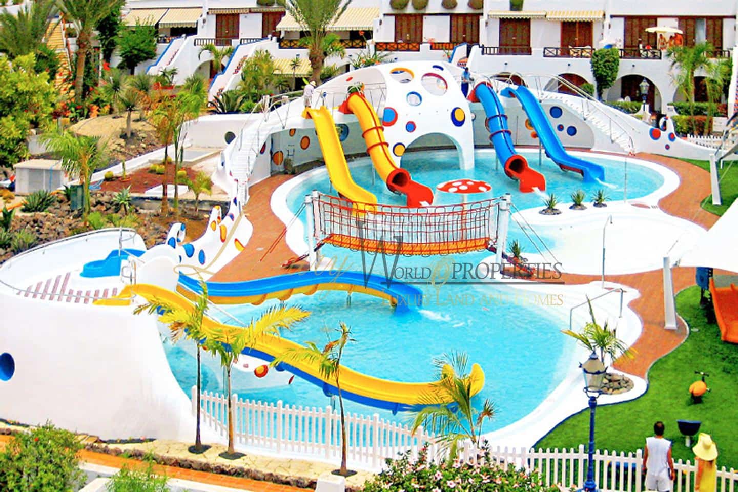 2 makuuhuone Asunto myytävänä paikassa Playa de las Americas mukana uima-altaan - 725 000 € (Ref: 9003488)