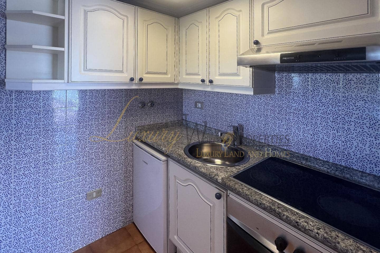 2 makuuhuone Asunto myytävänä paikassa Playa de las Americas mukana uima-altaan - 725 000 € (Ref: 9003488)