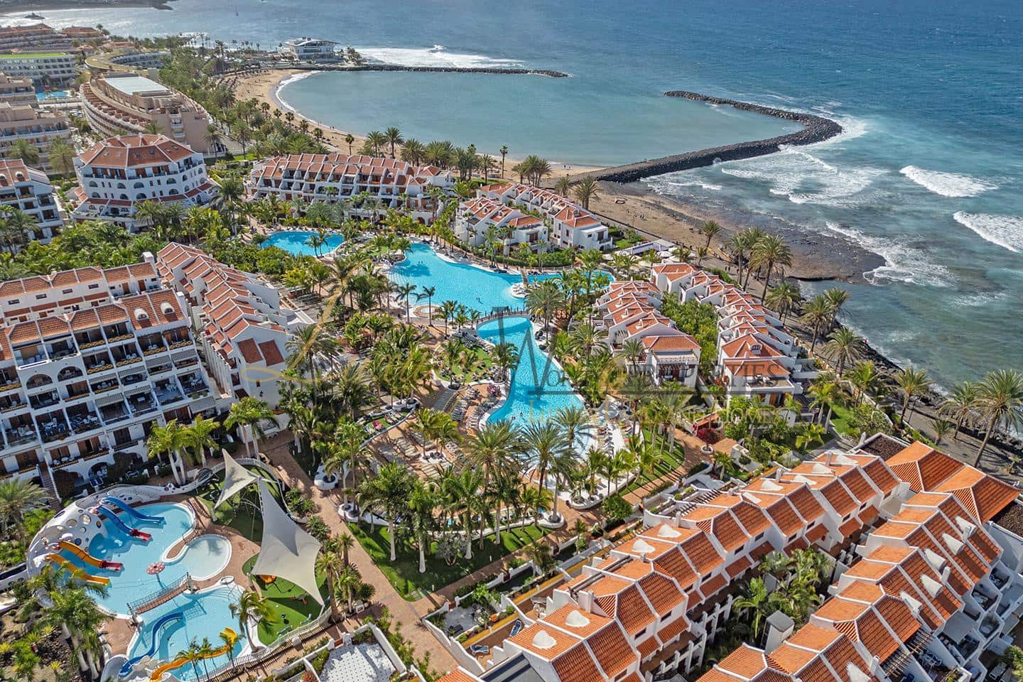 2 makuuhuone Asunto myytävänä paikassa Playa de las Americas mukana uima-altaan - 725 000 € (Ref: 9003488)