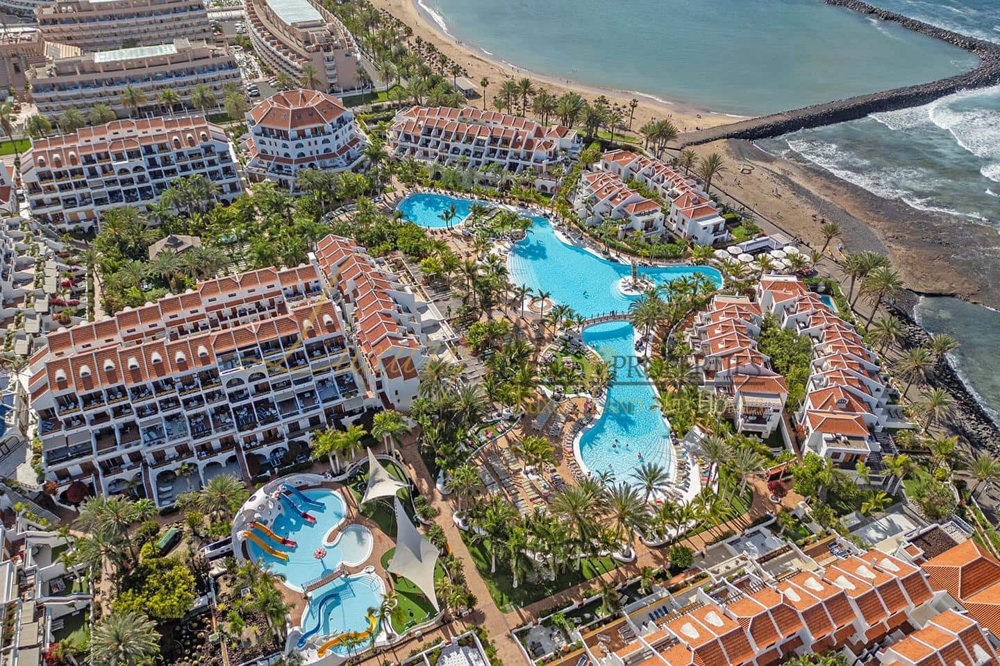 2 makuuhuone Asunto myytävänä paikassa Playa de las Americas mukana uima-altaan - 725 000 € (Ref: 9003488)