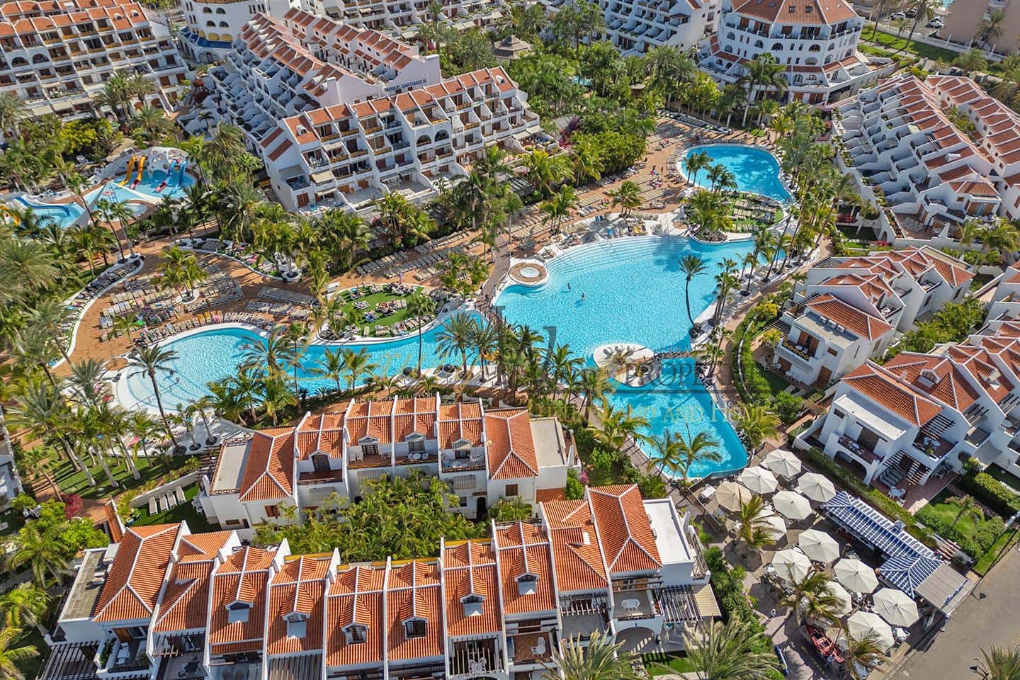 2 makuuhuone Asunto myytävänä paikassa Playa de las Americas mukana uima-altaan - 725 000 € (Ref: 9003488)