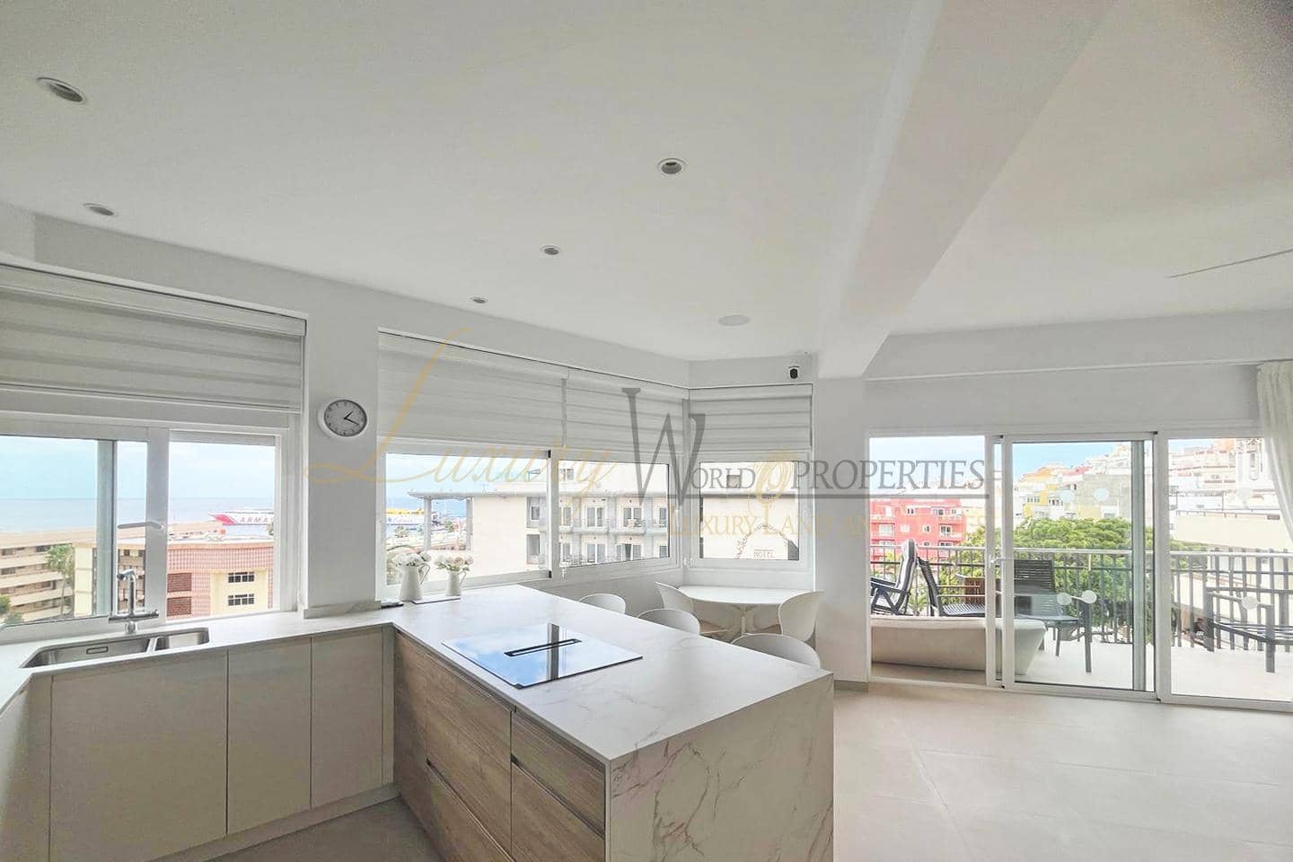 3 slaapkamer Flat te koop in Los Cristianos - € 642.000 (Ref: 9025494)