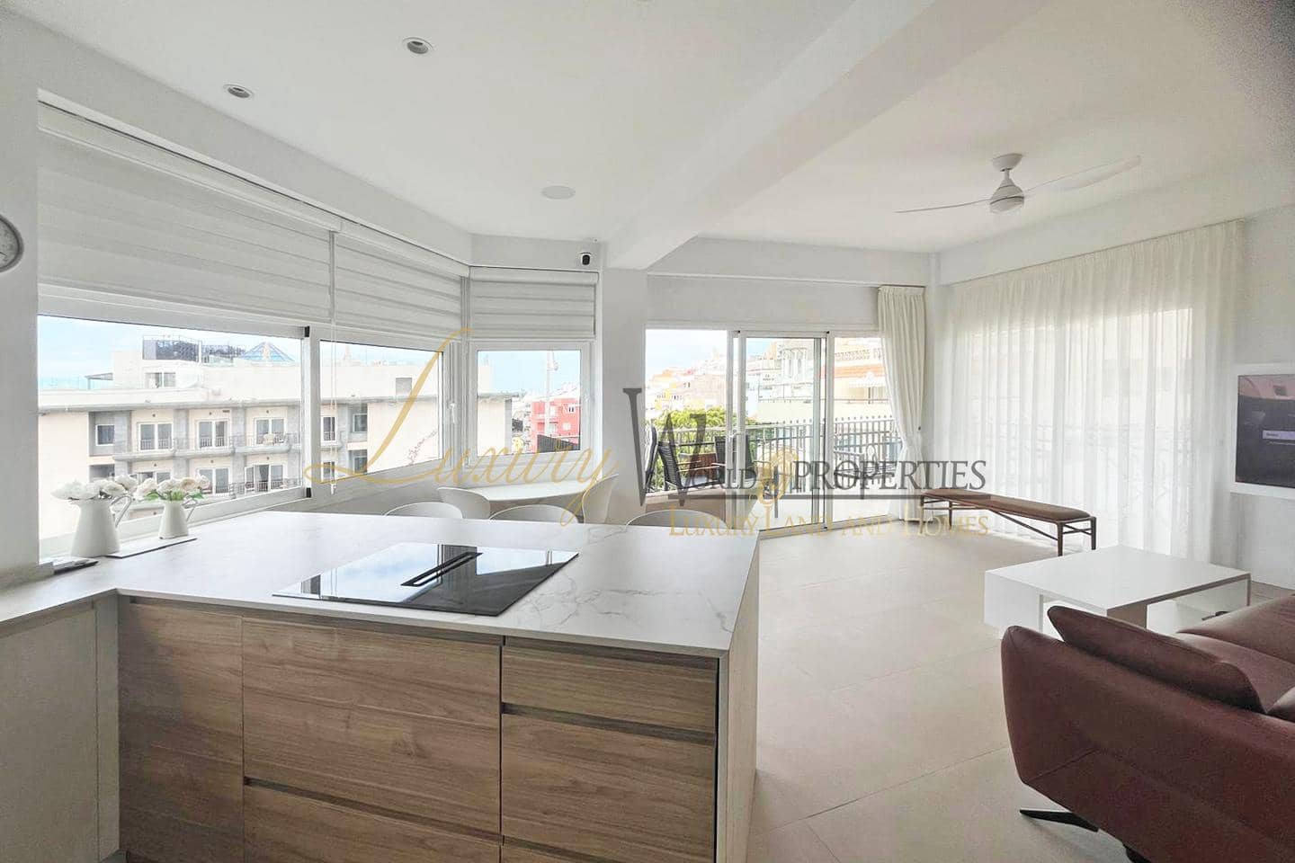 3 slaapkamer Flat te koop in Los Cristianos - € 642.000 (Ref: 9025494)