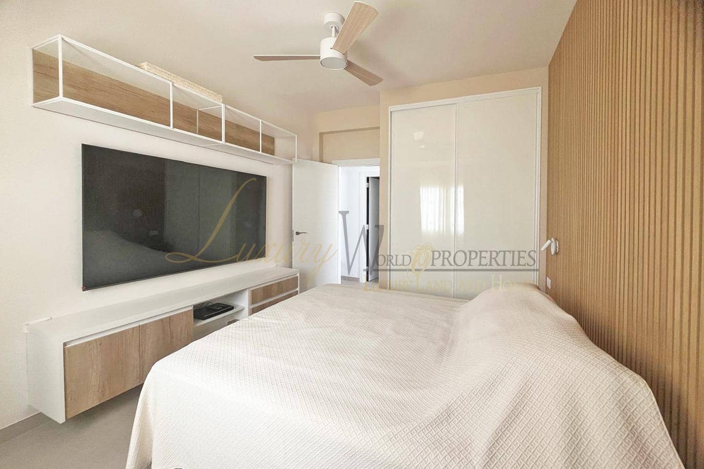 3 slaapkamer Flat te koop in Los Cristianos - € 642.000 (Ref: 9025494)