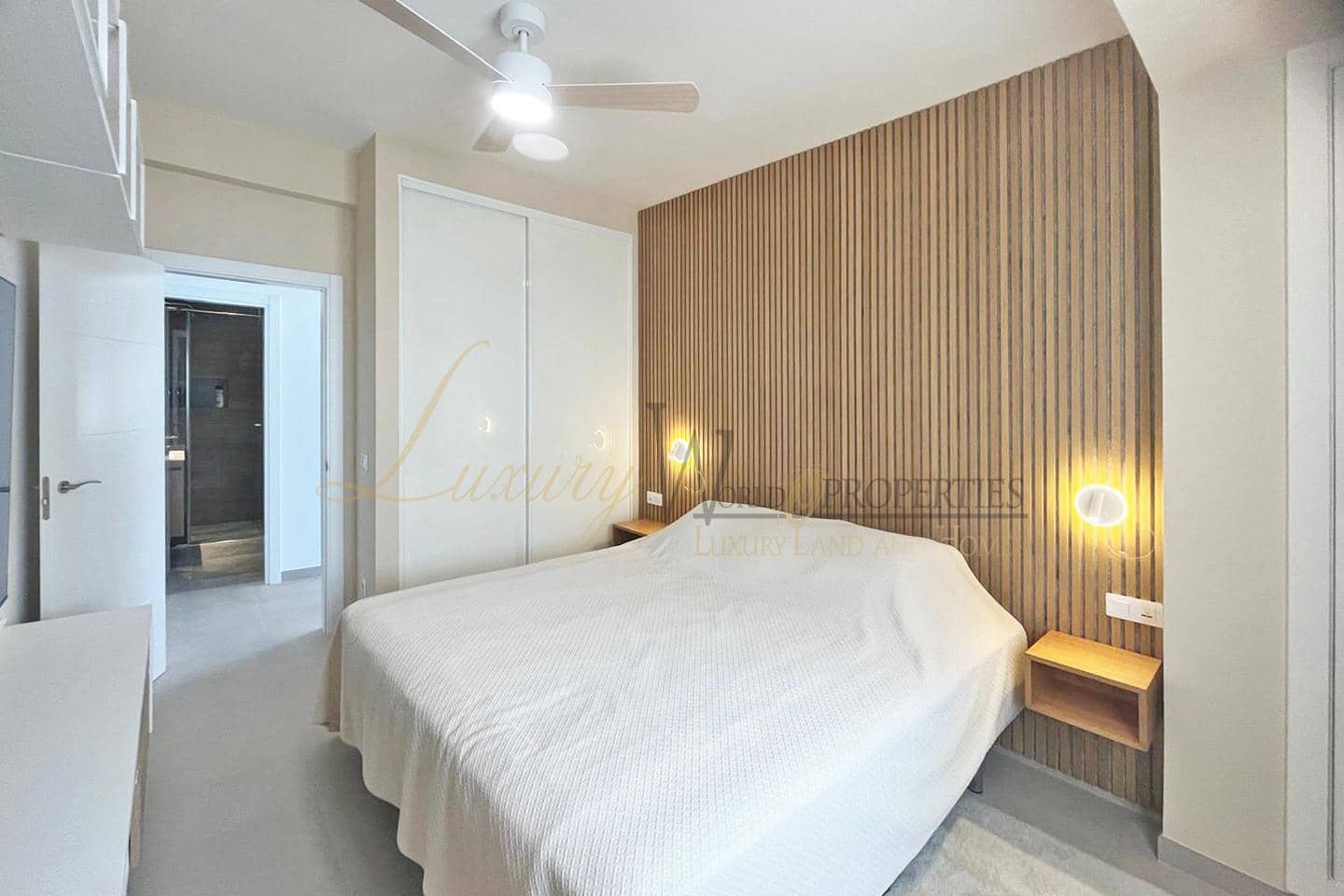 3 slaapkamer Flat te koop in Los Cristianos - € 642.000 (Ref: 9025494)