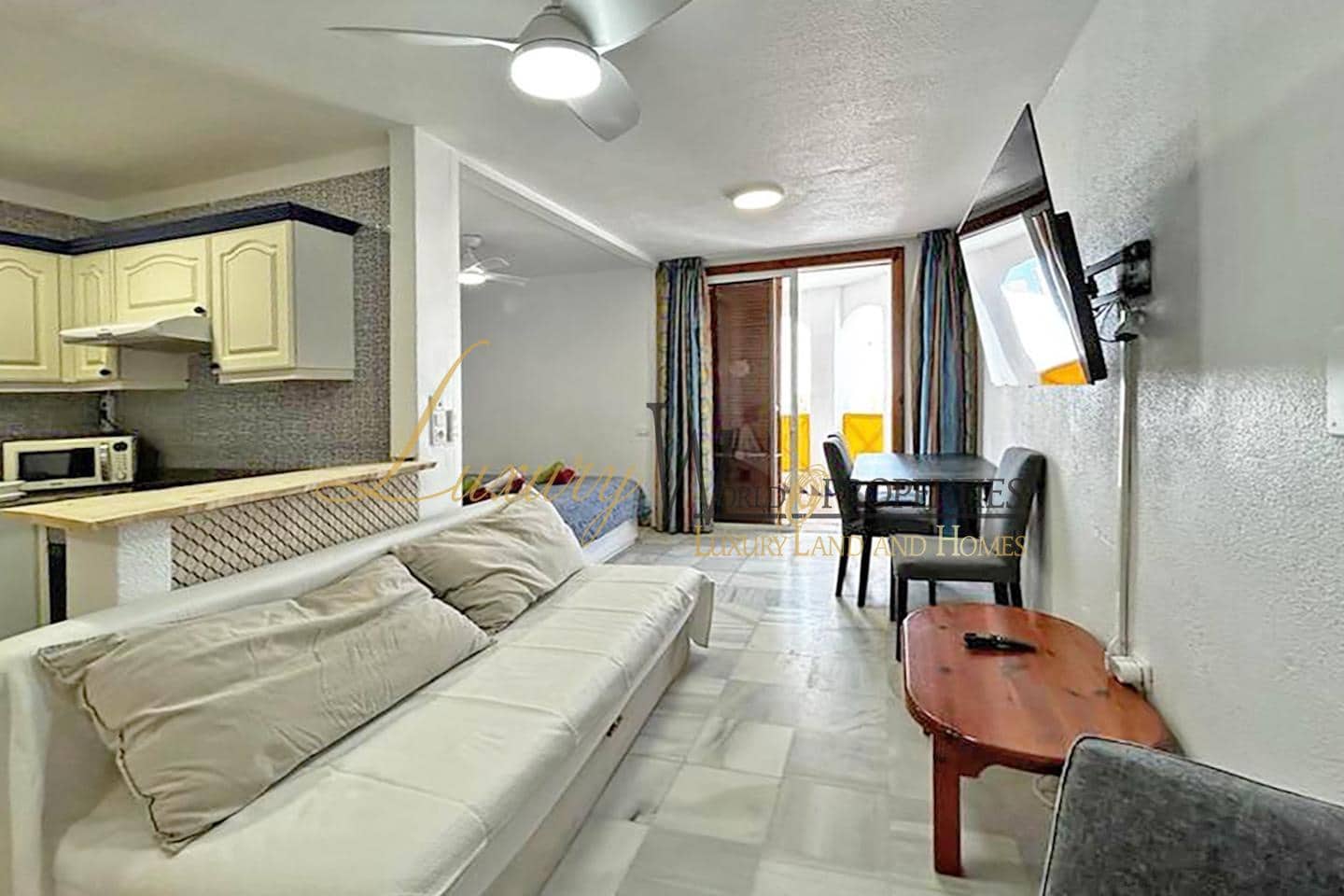 Flat for sale in Playa de las Americas with pool - € 349,000 (Ref: 9033544)