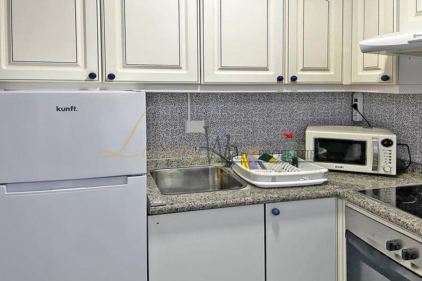 Flat for sale in Playa de las Americas with pool - € 349,000 (Ref: 9033544)