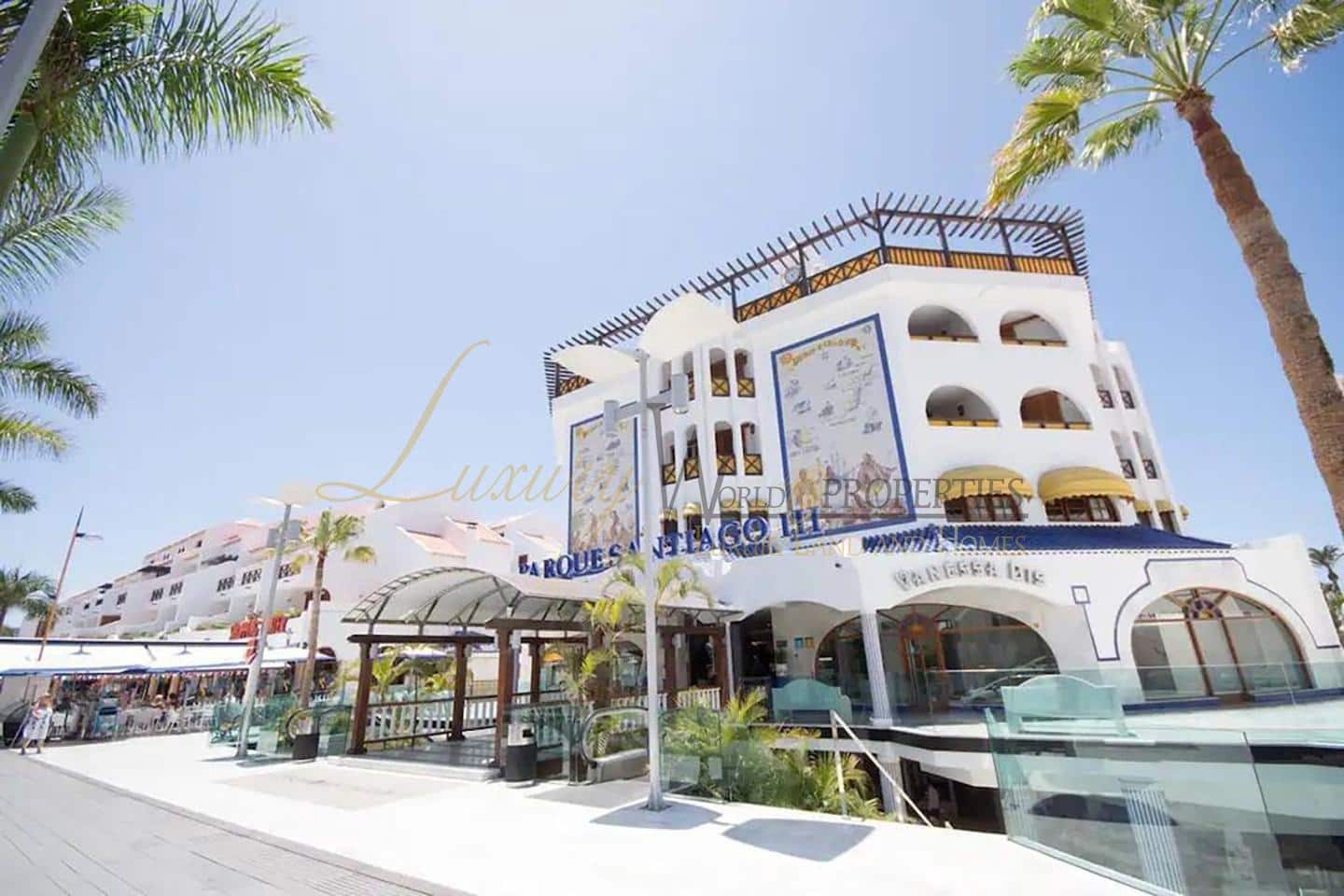 Flat for sale in Playa de las Americas with pool - € 349,000 (Ref: 9033544)