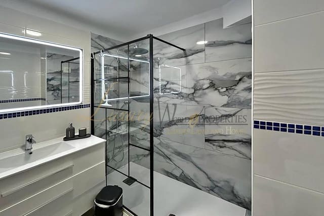 Flat te koop in Playa de las Americas, Arona met zwembad - € 349.000 (Ref: 9033544)