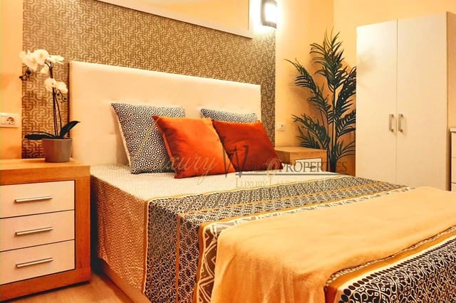 1 chambre Appartement à vendre à Playa de las Américas, Adeje avec piscine - 280 000 € (Ref: 9041442)