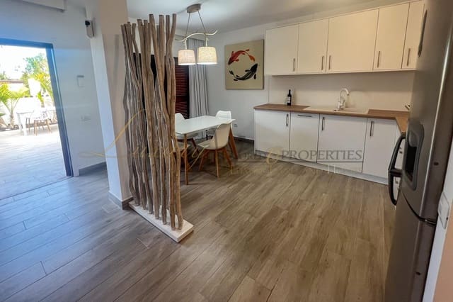 2 slaapkamer Flat te koop in Los Gigantes, Santiago del Teide met zwembad garage - € 430.000 (Ref: 9094429)