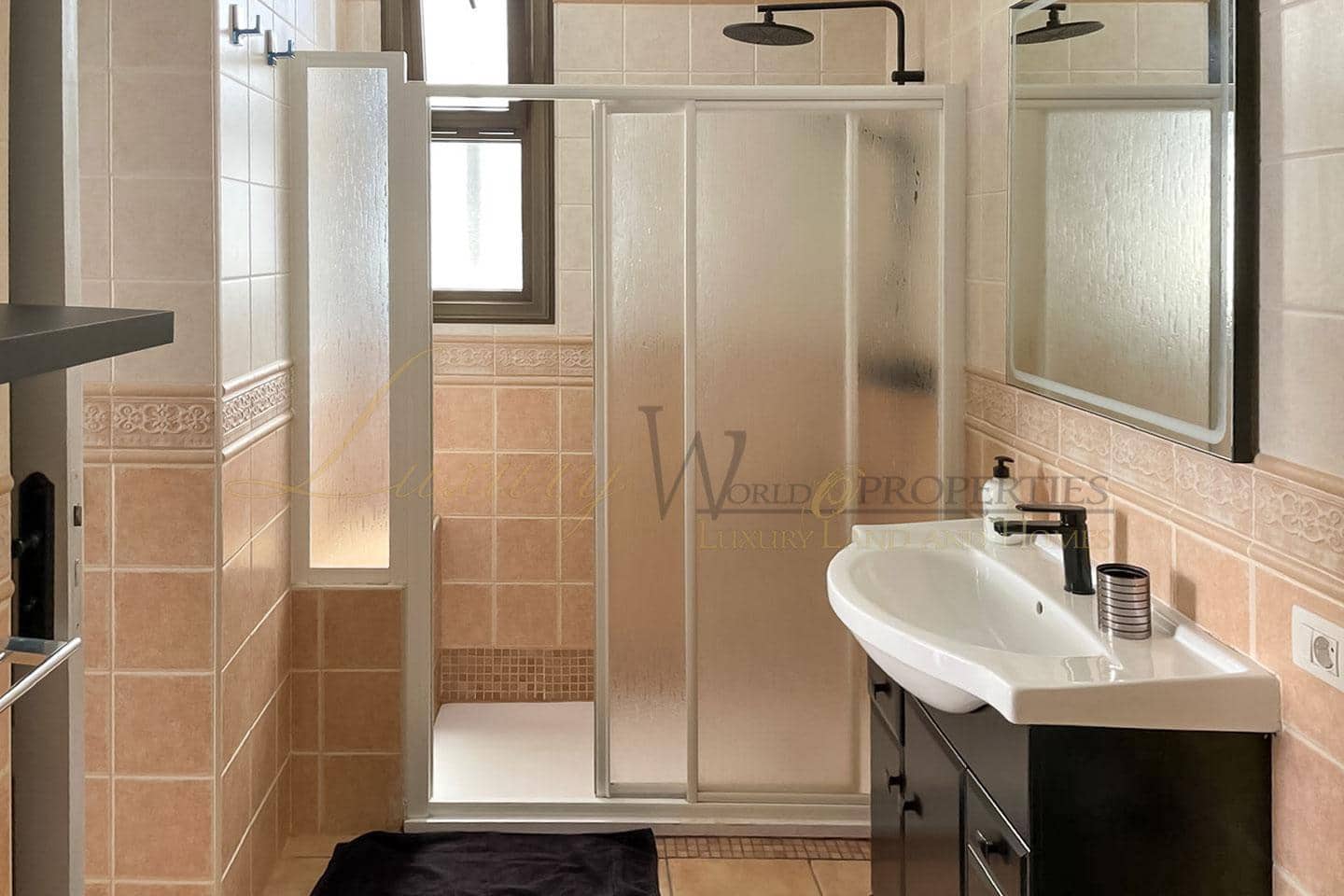 2 slaapkamer Flat te koop in Playa de las Americas met zwembad garage - € 610.000 (Ref: 9104029)