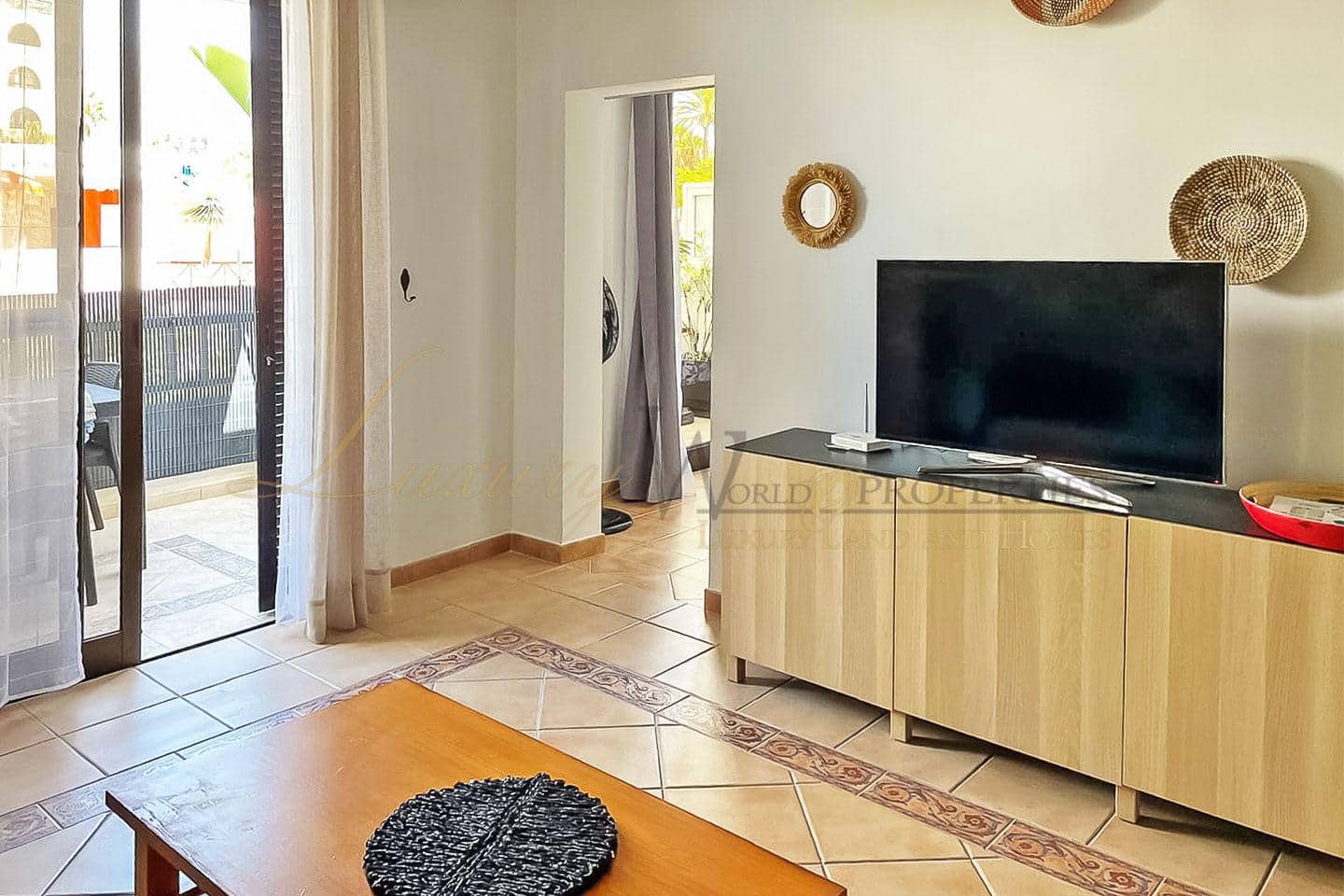 2 slaapkamer Flat te koop in Playa de las Americas met zwembad garage - € 610.000 (Ref: 9104029)