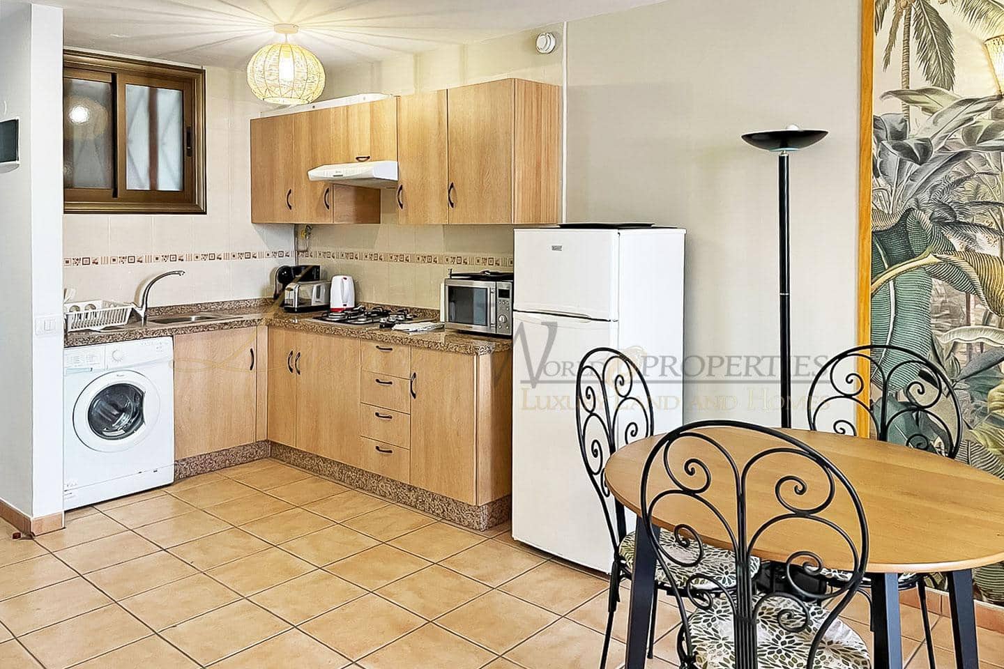 2 slaapkamer Flat te koop in Playa de las Americas met zwembad garage - € 610.000 (Ref: 9104029)