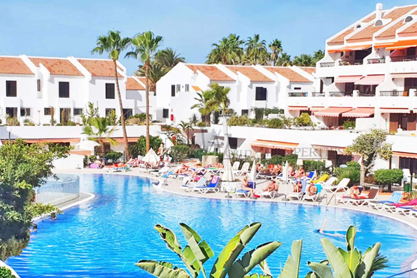 2 slaapkamer Flat te koop in Playa de las Americas met zwembad garage - € 610.000 (Ref: 9104029)