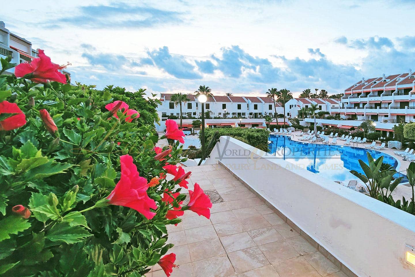 2 slaapkamer Flat te koop in Playa de las Americas met zwembad garage - € 610.000 (Ref: 9104029)