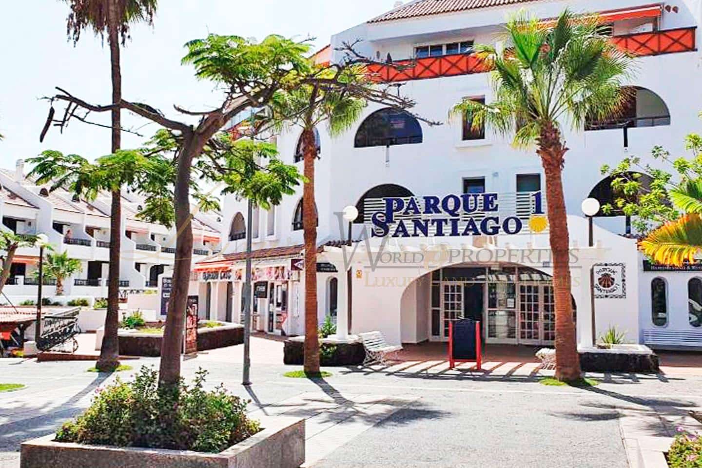 2 slaapkamer Flat te koop in Playa de las Americas met zwembad garage - € 610.000 (Ref: 9104029)