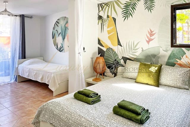 2 soveværelse Lejlighed til salg i Playa de las Americas, Arona med swimmingpool garage - € 610.000 (Ref: 9104029)