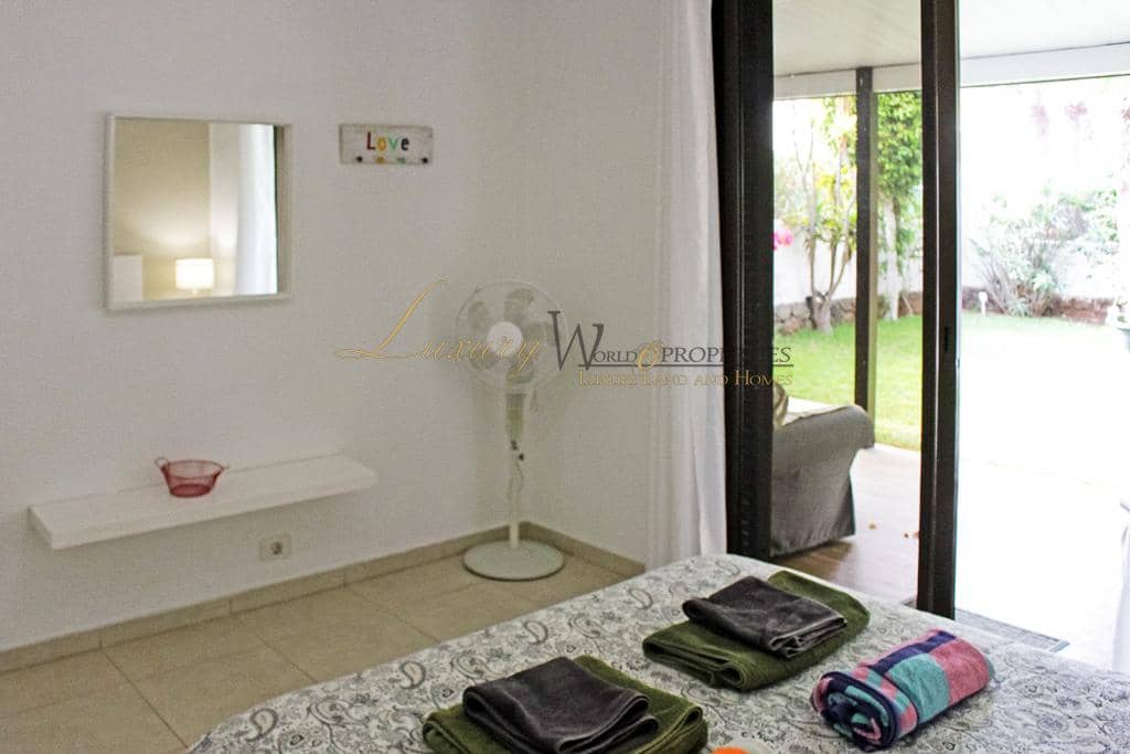 2 slaapkamer Flat te koop in Playa de las Americas met zwembad garage - € 735.000 (Ref: 9104030)