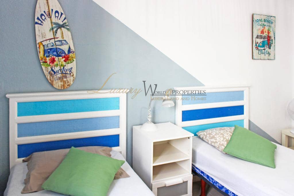 2 slaapkamer Flat te koop in Playa de las Americas met zwembad garage - € 735.000 (Ref: 9104030)