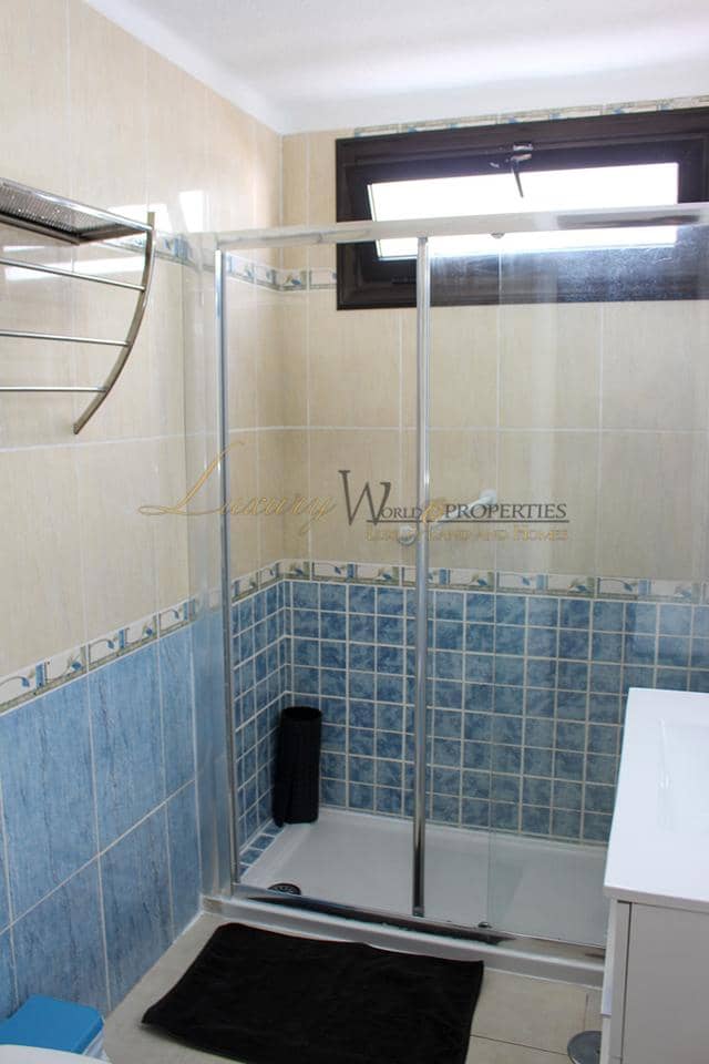 2 slaapkamer Flat te koop in Playa de las Americas met zwembad garage - € 735.000 (Ref: 9104030)