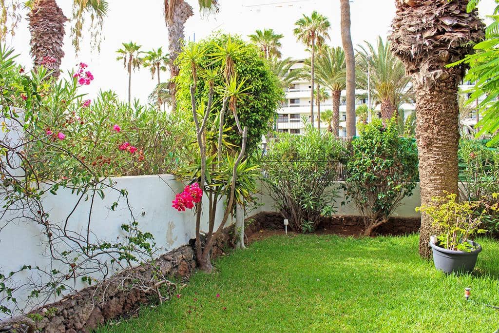 2 slaapkamer Flat te koop in Playa de las Americas met zwembad garage - € 735.000 (Ref: 9104030)