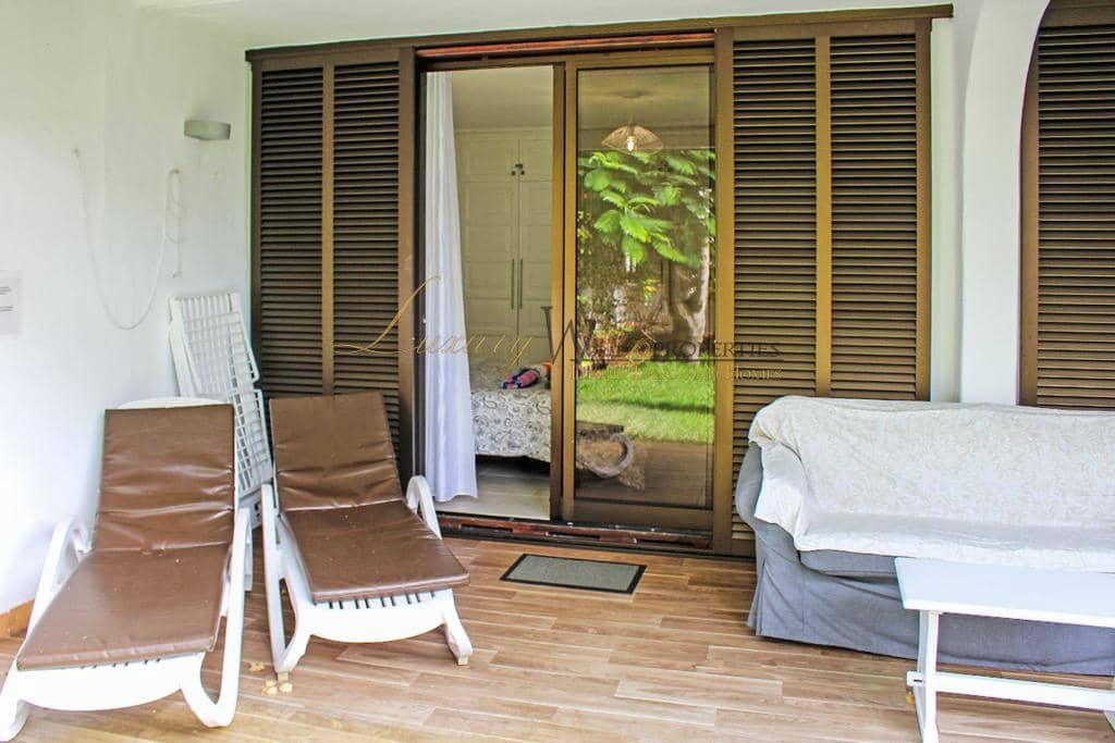 2 slaapkamer Flat te koop in Playa de las Americas met zwembad garage - € 735.000 (Ref: 9104030)