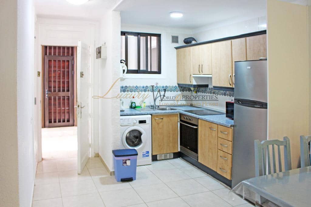 2 slaapkamer Flat te koop in Playa de las Americas met zwembad garage - € 735.000 (Ref: 9104030)