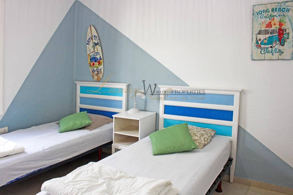 2 slaapkamer Flat te koop in Playa de las Americas met zwembad garage - € 735.000 (Ref: 9104030)