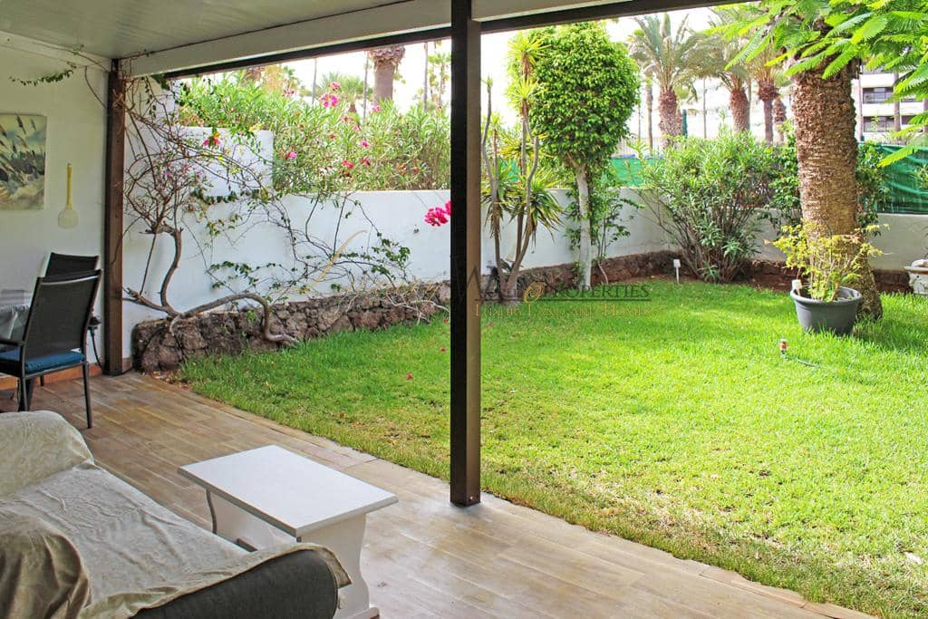 2 slaapkamer Flat te koop in Playa de las Americas met zwembad garage - € 735.000 (Ref: 9104030)