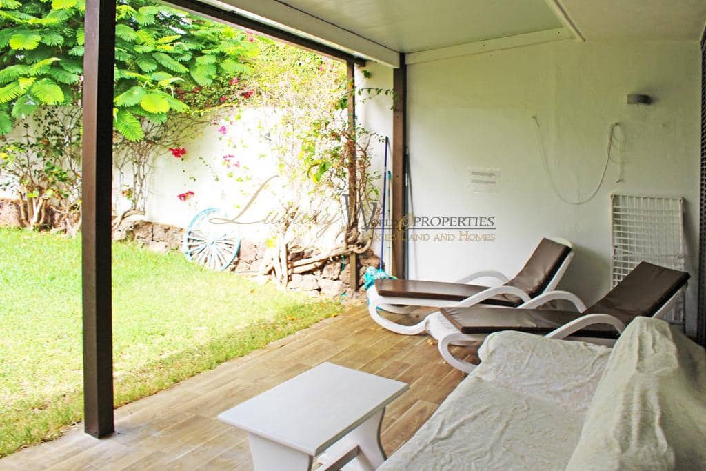 2 slaapkamer Flat te koop in Playa de las Americas met zwembad garage - € 735.000 (Ref: 9104030)