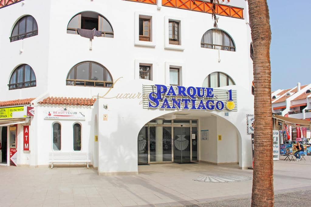 2 slaapkamer Flat te koop in Playa de las Americas met zwembad garage - € 735.000 (Ref: 9104030)