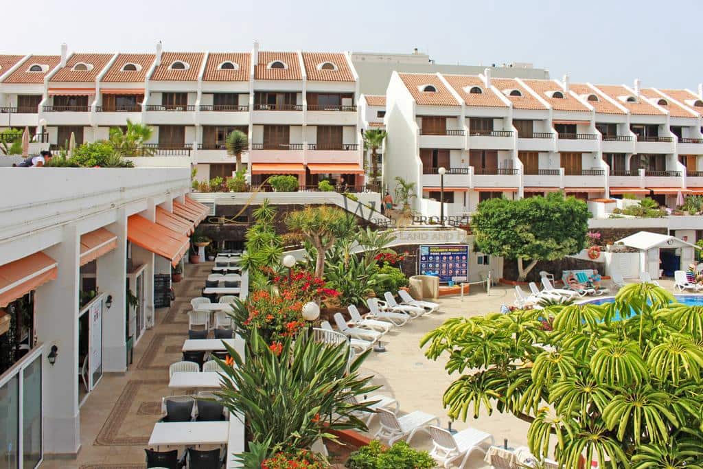 2 slaapkamer Flat te koop in Playa de las Americas met zwembad garage - € 735.000 (Ref: 9104030)