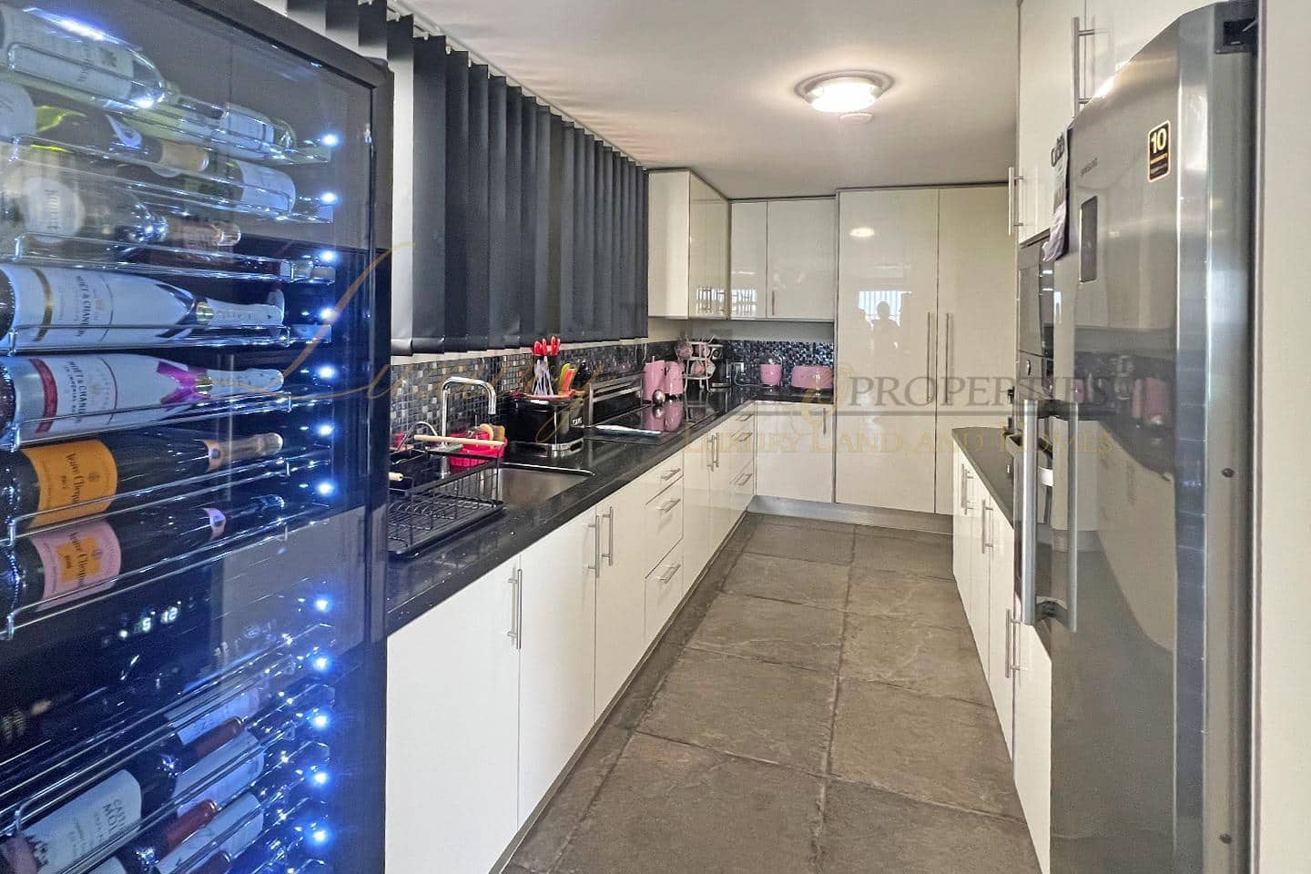 3 bedroom Villa for sale in Chayofa with pool garage - € 819,000 (Ref: 9108220)