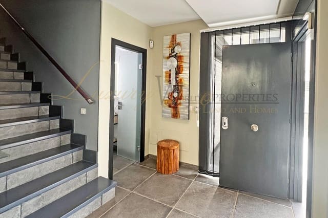 3 chambre Villa/Maison à vendre à Chayofa, Arona avec piscine garage - 890 000 € (Ref: 9108220)