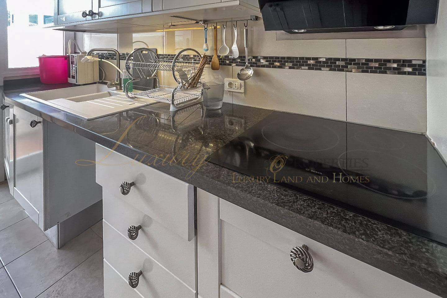 4 quarto Moradia para venda em Costa Adeje com piscina garagem - 690 000 € (Ref: 9111250)