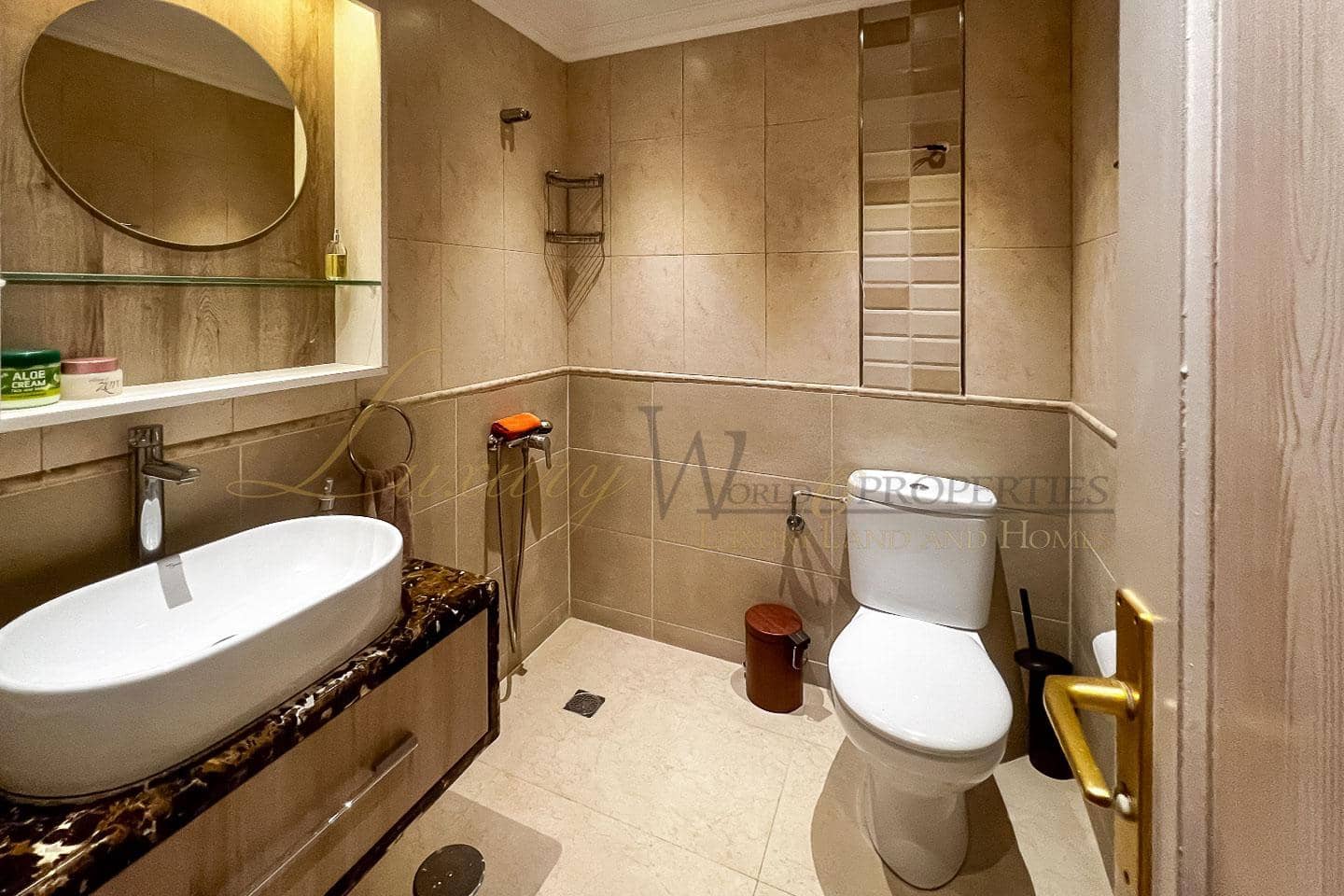 4 quarto Moradia para venda em Costa Adeje com piscina garagem - 690 000 € (Ref: 9111250)