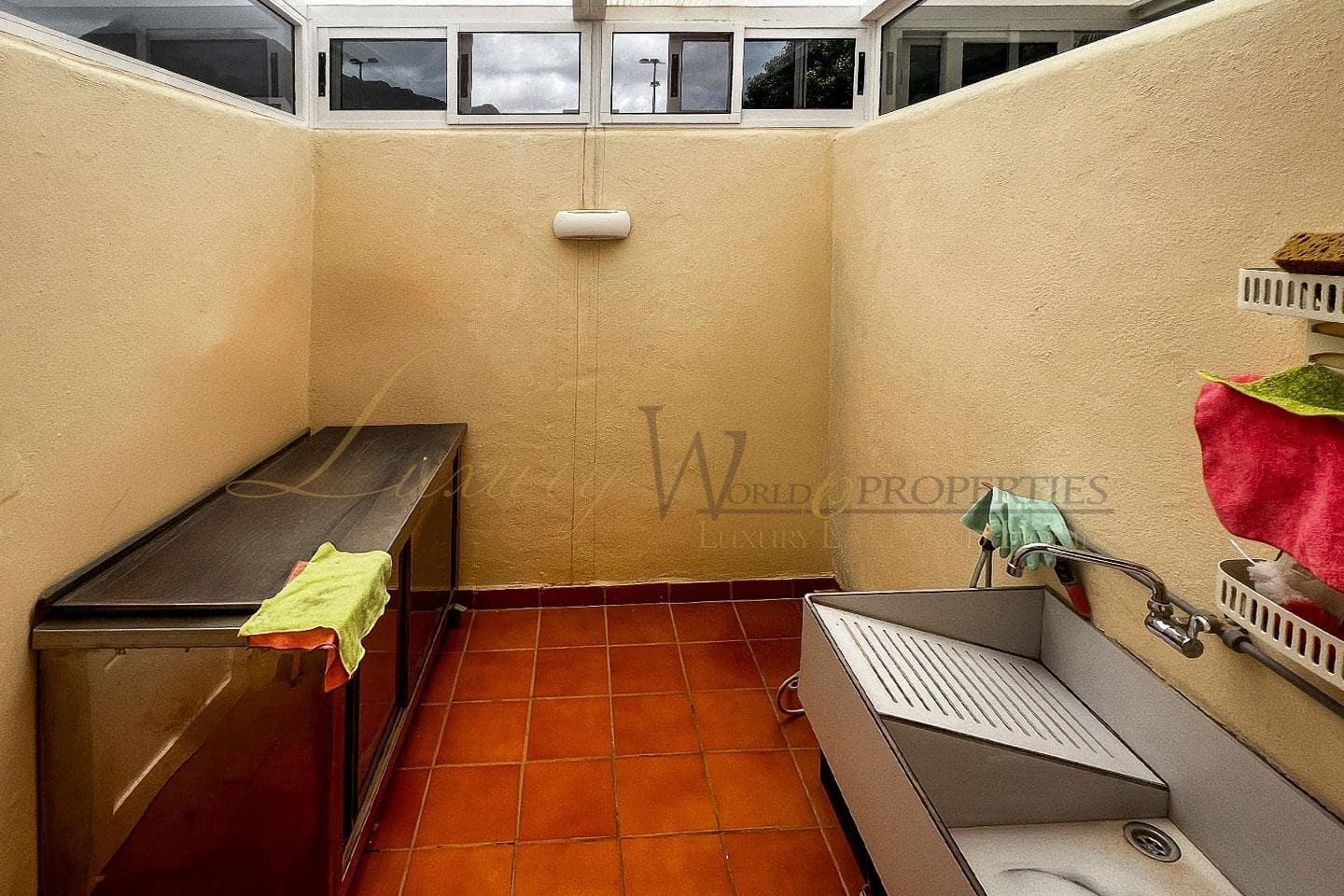 4 quarto Moradia para venda em Costa Adeje com piscina garagem - 690 000 € (Ref: 9111250)