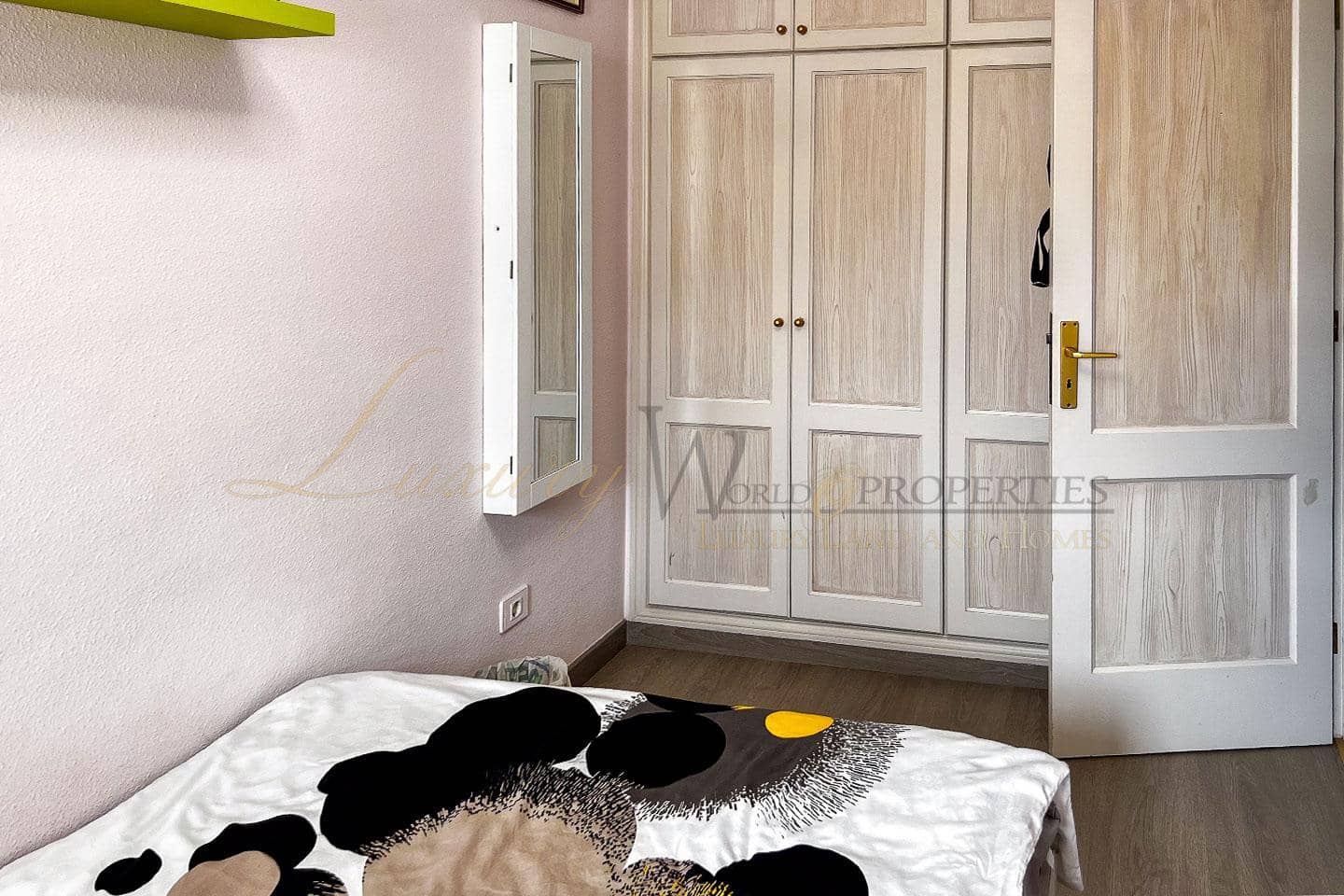 4 quarto Moradia para venda em Costa Adeje com piscina garagem - 690 000 € (Ref: 9111250)