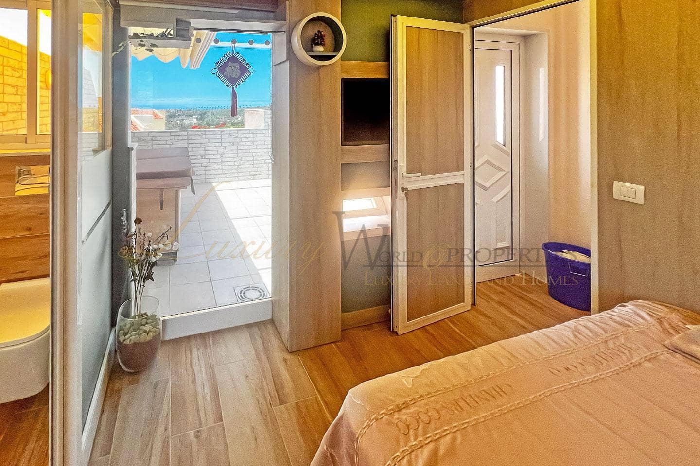 4 quarto Moradia para venda em Costa Adeje com piscina garagem - 690 000 € (Ref: 9111250)
